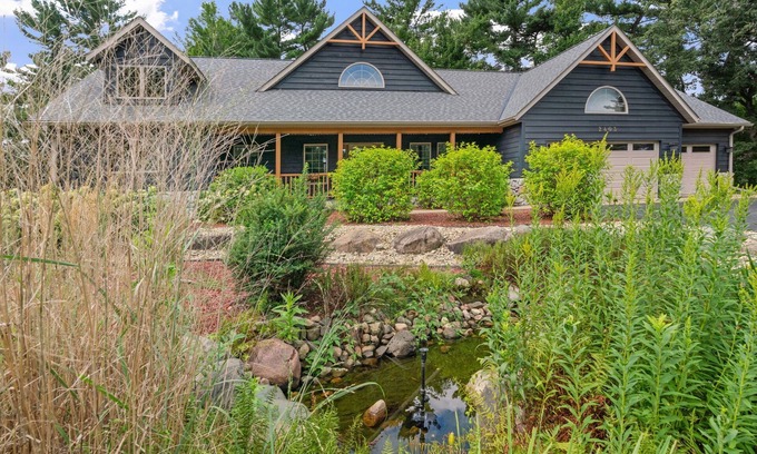 Menomonie Casa | MINNeSTAY* Eagle Ridge | On the River