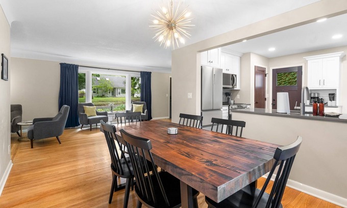 Linden Hills Casa | MINNeSTAY* Minikahda Vista | Hot tub