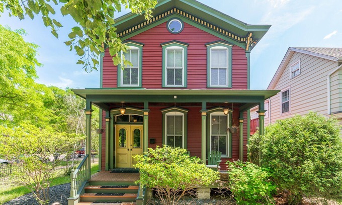 West Seventh Casa | MINNeSTAY* The Irvine | Xcel Center | Historic | Spacious