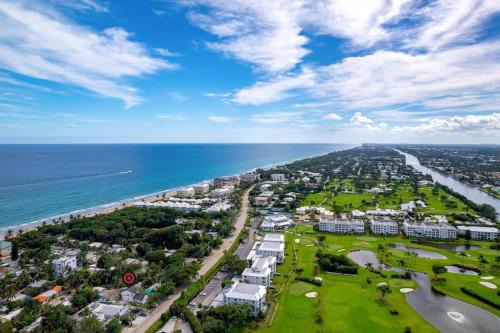 Briny Breezes Casa | Mins to Beach Recently remodeled Putting Green