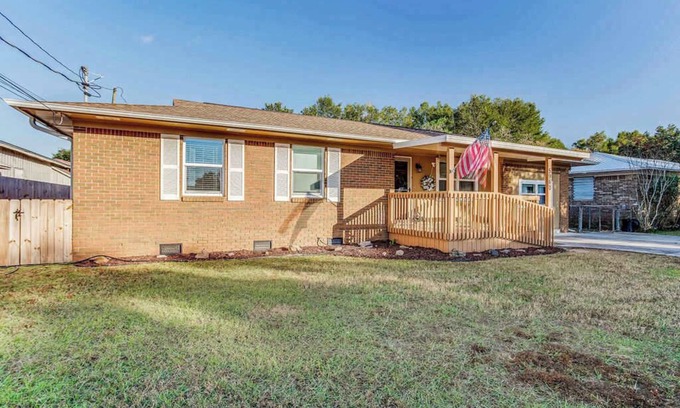 Pensacola Heights Casa | Mins to Beach & Shopping! Brilliant in Bellview