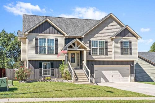 Clarksville Casa | Mins to Downtown & Ft Campbell - Lux at Lancelot