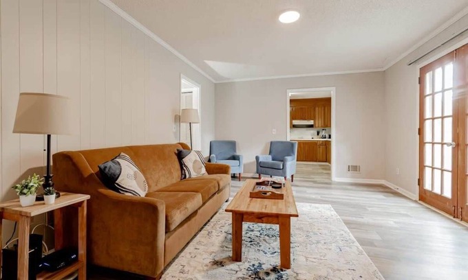 Columbia Casa | Mins to Lake Murray & Downtown! Soda City Suite