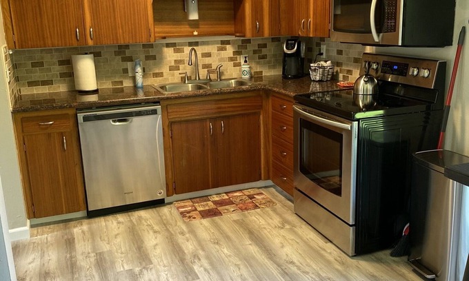 Cheney Casa | Totalmente renovado dentro y fuera de minutos de EWU y distancia en coche de Silverwood.