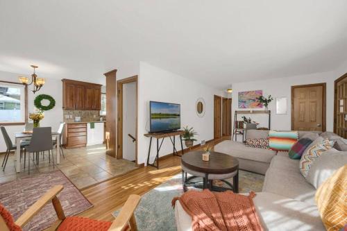 Richfield Casa | Minutes From MOA MSP Guests Dream Escape