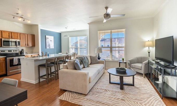 Aurora Apartamento | Minutes from USHealth Clinic! Washer/Dryer,parking, pet friendly & all amenities