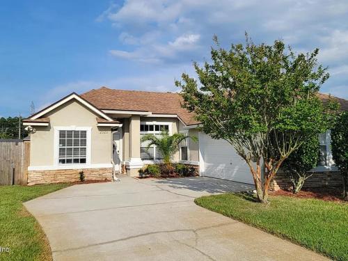 Sandalwood Casa | Minutes to Beach, Mayo Clinic, Hot Tub, King Bed, Free PPV