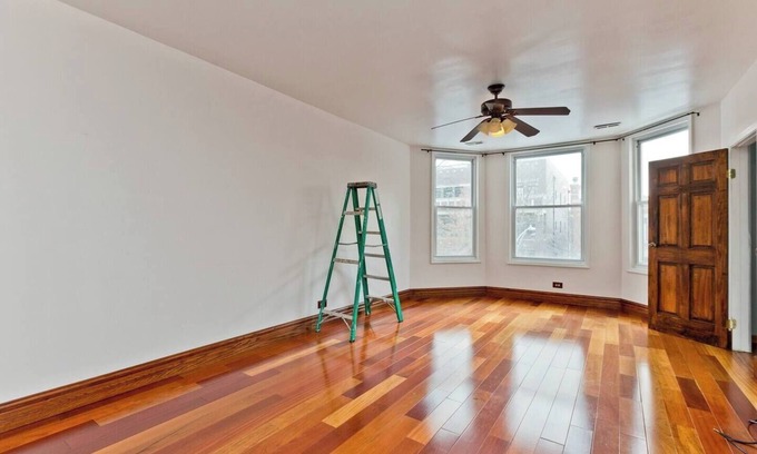 Lakeview Apartamento | Minutes to Wrigley - Games - Patio - Sleeps 12