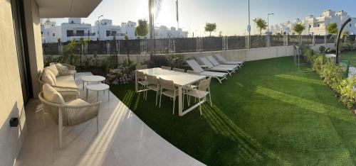 Torre-Pacheco Apartamento | Mirador Lago Azul - Santa Rosalia Lake & Life Resort, heated pool, gym, ground floor, terrace, garden