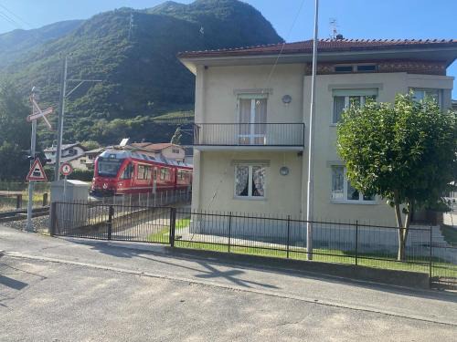 Madonna di Tirano Apartamento | Miralago Apartments - 8 min Walk to Bernina Express
