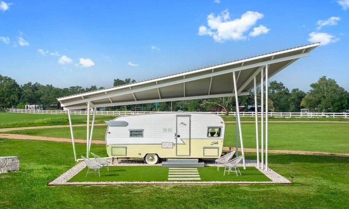 Willow City Casa | Miss Abby - Glamping, Pool & Fireplace