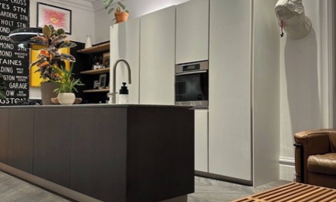 Mission District Apartamento | Mission jewel box filled with art and classic furniture, Garage parking & AC