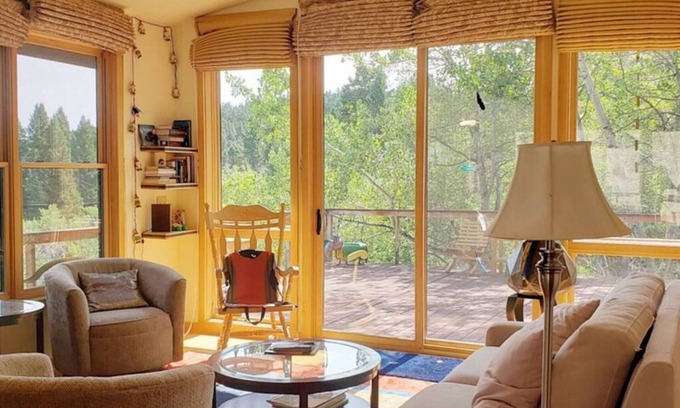 Livingston Cabina | Mission Meadows · Private Mountain Retreat, Wildlife, Serenity