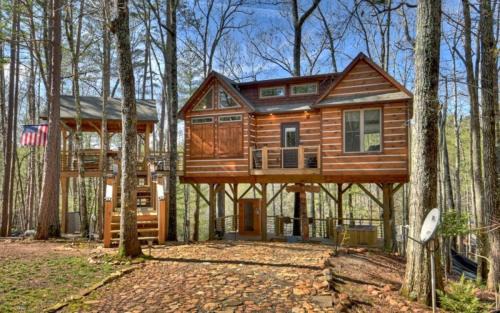 Morganton Casa | Misty Mountain Treehouse - Luxurious Mountain Views, Hot Tub, Pet Friendly, Porch Swing - Morganton, GA