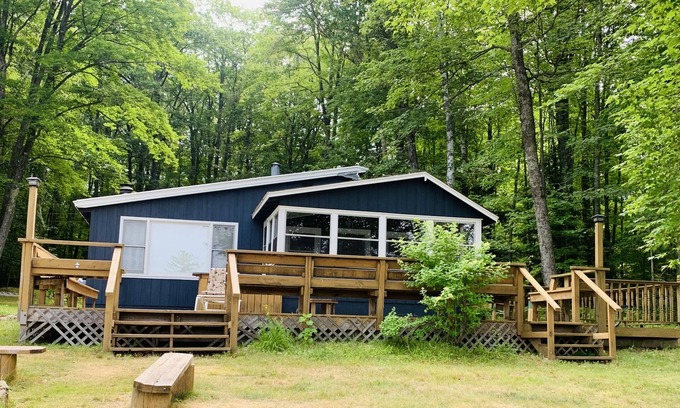 Gwinn Casa | Mitchell Lake 3 bedroom, 1 full bathroom, 1 half bathroom getaway
