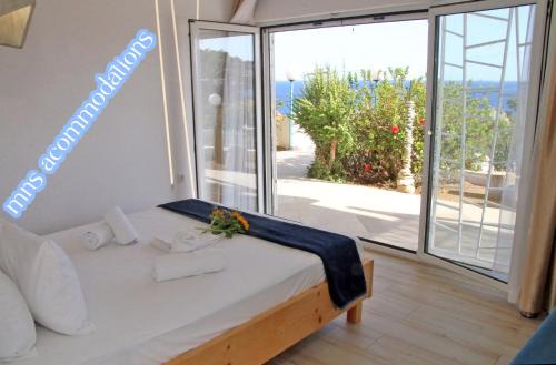 Salamis Casa | MNS Marvelous Nirvana Seascape, Art