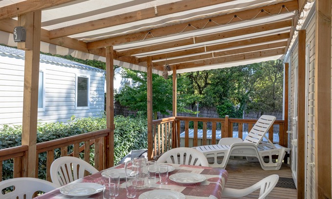 Saint-Jean-de-Monts Alquiler De RV | Mobil Home 'Mobil Home 6pers Tout Équipé' con piscina compartida, terraza privada y balcón