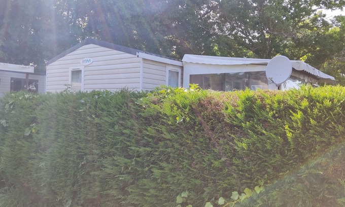 Aureilhan Casa | Mobile home in a shady campsite on the shores of Lake Aureilhan Camping Marvilla****