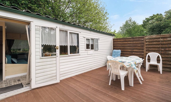 Pluduno Alquiler De RV | Mobilhome 'Mobilhome Capacidad 2 a 4 Personas' con piscina compartida y terraza privada