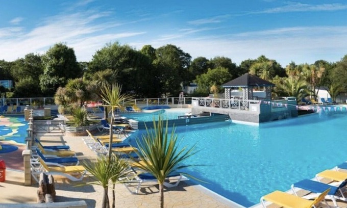 Pont-Aven Alquiler De RV | Mobilhome 'Mobilhome 6 Pers Face Piscine' con piscina compartida y terraza privada