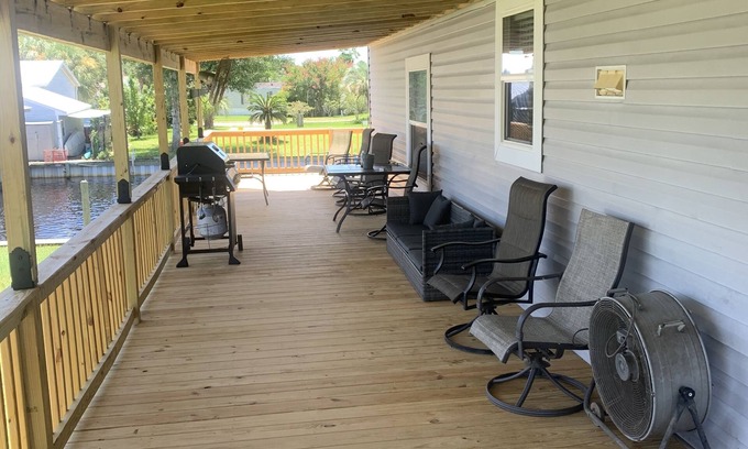 Pensacola Casa | Mobile home on water deep water access