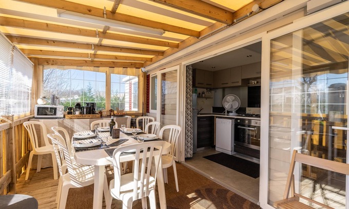Les Mathes Alquiler De RV | Casa móvil con terraza privada, jardín privado y aire acondicionado