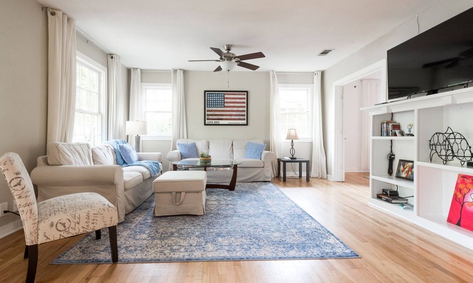 West Congress Casa | Mockingbird Classic por South Congress Ave.