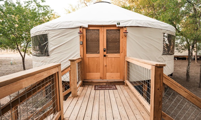 Bandera Cabina | Mockingbird Yurt/Cold A/C! Hot Tub/Medina River Access/River Yurt Village