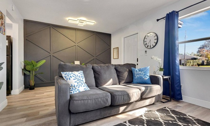 Sun Bay South Apartamento | Modern 1 Bed/1 Bath Condo in South Tampa Near Gandy Blvd