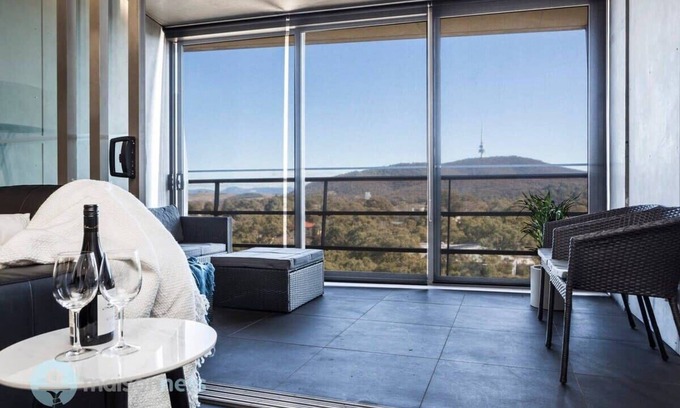City West Apartamento | 1 Bedroom Apt With Parking Walk to ANU