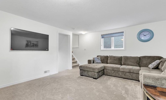 Cambridge Apartamento | Modern 1 Bedroom + Den in Cambridge