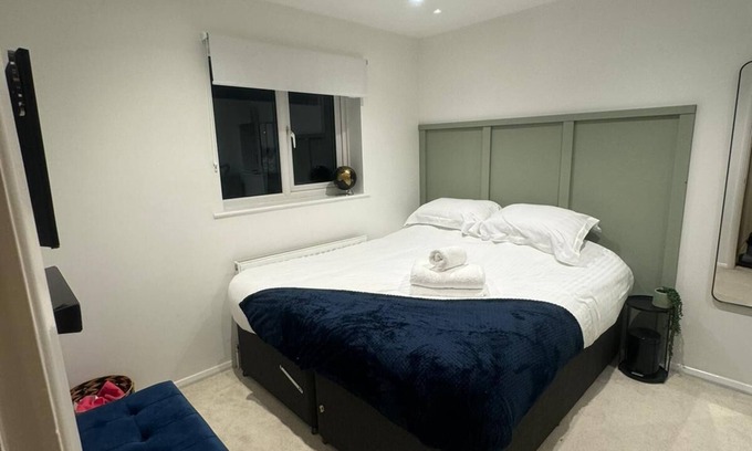 Biggleswade Casa | Moderno-Casa-Baño privado-Vista al Jardín