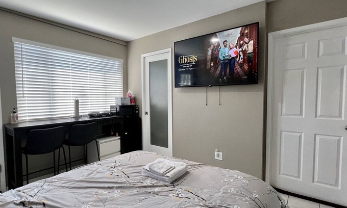 Harbor Casa | Modern 1 Bedroom Home w/shower jets