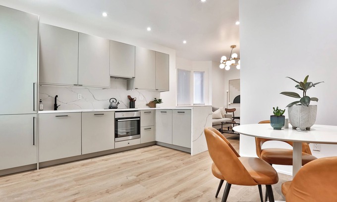 Earlscourt Casa | Modern 1-Bedroom Retreat in Toronto – Walk to Parks, Cafés & Transit!