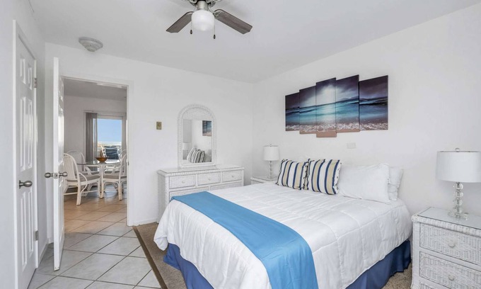 Napeague Apartamento | Modern 1BR Apt w/ private balcony!