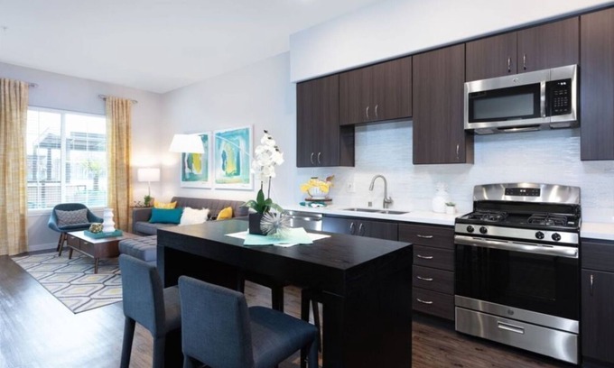 Downtown Condominio | Modern 1BR Condo at 300 Railway w Pool & Fire Pit