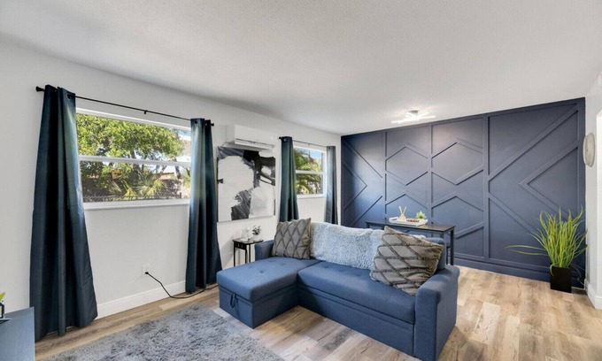 Sun Bay South Apartamento | Modern 1BR Escape | Prime South Tampa Spot