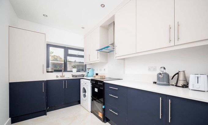 Preston Casa | Modern 2-Bedroom Annex in London