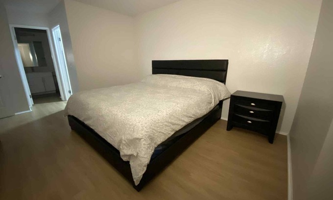 Mira Mesa Condominio | Modern 2-Bedroom Condo in San Diego with AC – Perfect for Vacation or Long Stays
