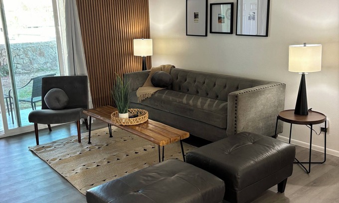 Mission Hills South Condominio | Modern 2-bedroom Condo Near UTEP