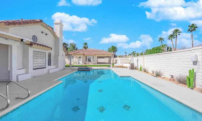 Canyon Gate Casa | Modern 2-Bedroom w/ Pool