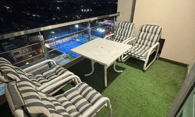 Lahore Apartamento | Modern 2-bhk Apartment With Balcony at Goldcrest DHA
