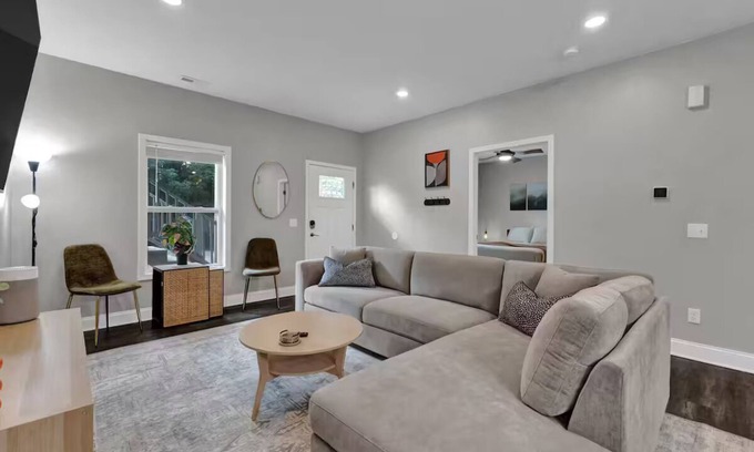 St. Joseph Apartamento | Modern 2BR Apt, Pets + Laundry, Near Univ & Mosaic