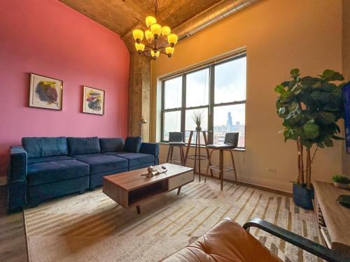 Near South Side Apartamento | Modern 2BR Loft with Amazing City Skyline View and Optional Parking for 8 Guests Near McCormick Place and Soldier Field