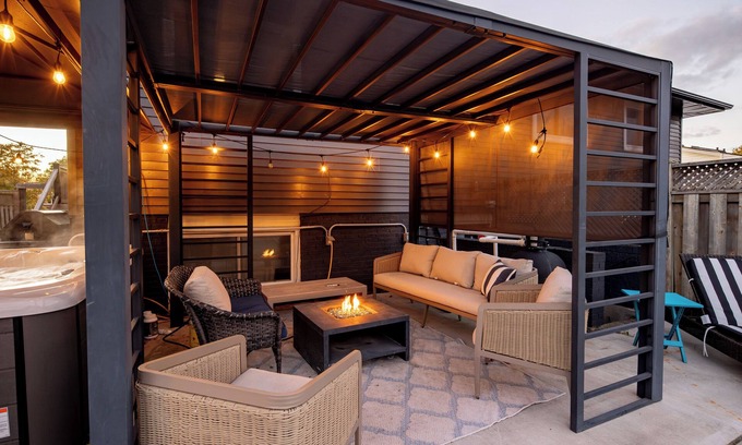 St. Catharines Casa | Modern 2BR | Pool | Hot Tub | 10 Min to Falls