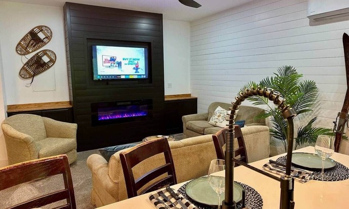 Harbor Springs Casa | Modern 2BR Retreat in Harbor Springs MI
