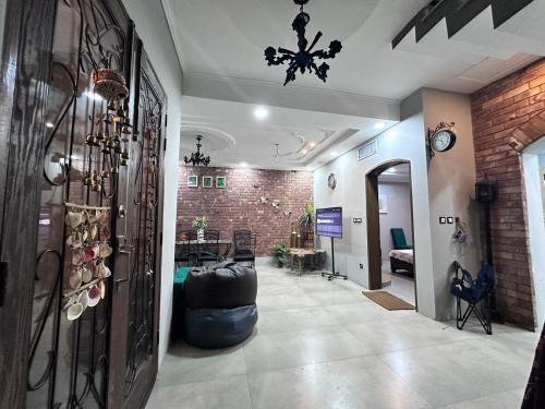 Lahore Casa | Modern 3-BDR Family Home