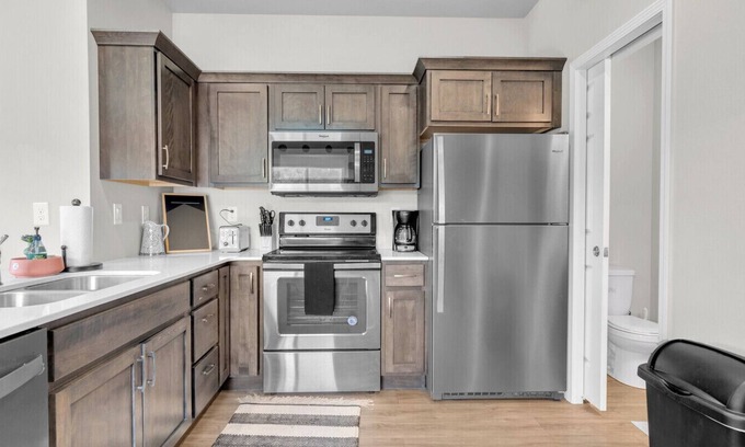 Washburn Casa | Modern 3 Bed/3.5 Bath Townhome Near Lost Island Water/Theme Park
