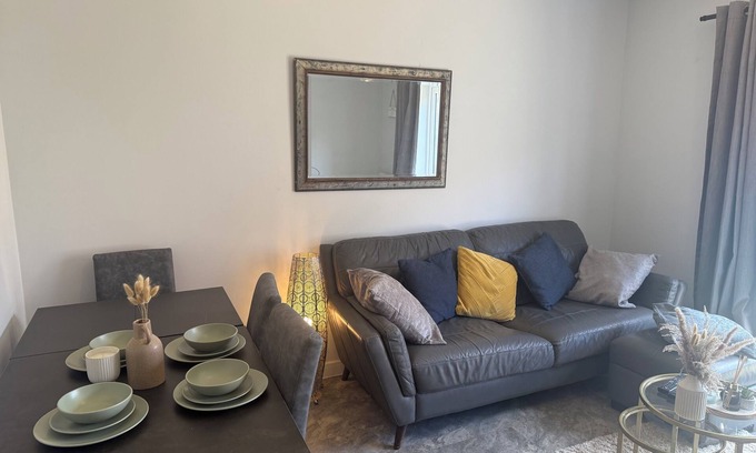 Borehamwood Casa | Modern 3-Bed | Free Parking | 4 Beds |