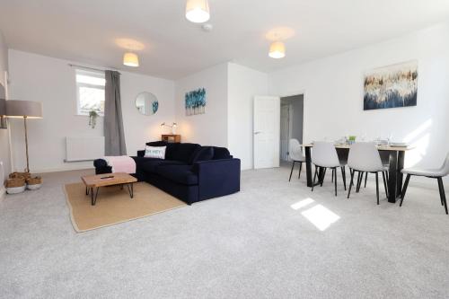 Skewen Apartamento | Modern 3 Bed - M4 ACCESS - Wi-Fi